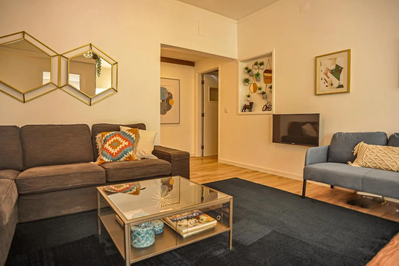 בית הארחה ליסבון Guesthouse Marques De Pombal - 8 Bedroom Apartment פורטוגל