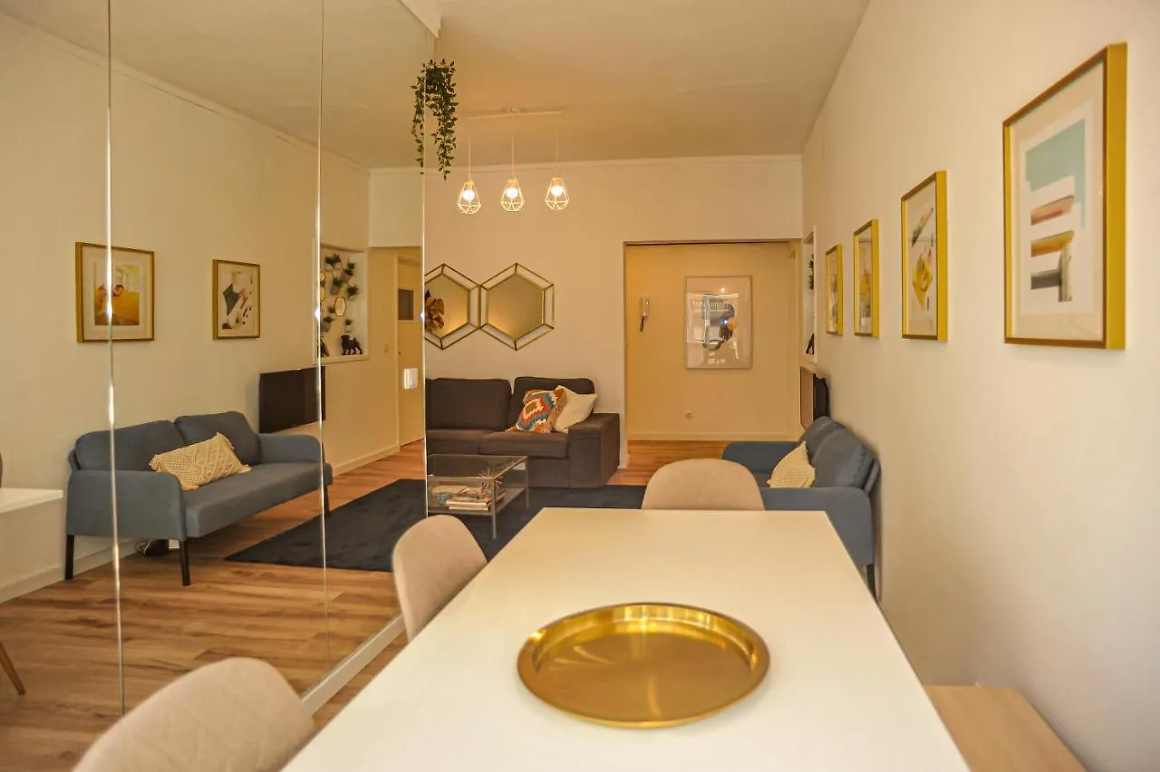 Guesthouse Marques De Pombal - 8 Bedroom Apartment Lisboa 0*,  Portugal