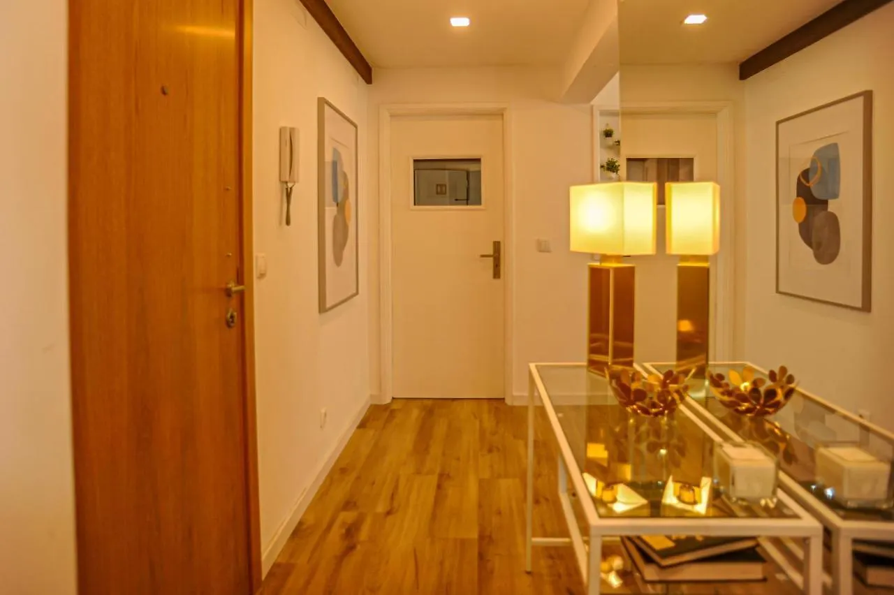 ליסבון Guesthouse Marques De Pombal - 8 Bedroom Apartment פורטוגל