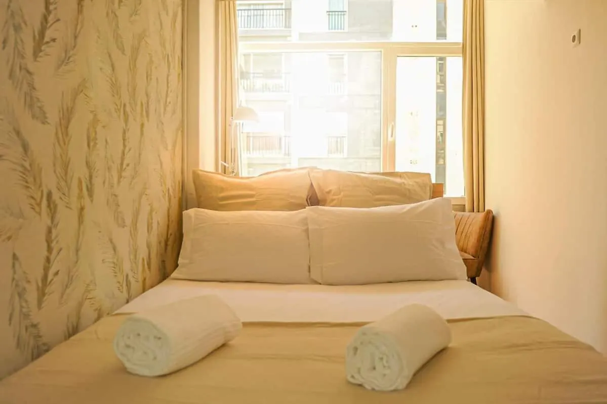 Guesthouse Marques De Pombal - 8 Bedroom Apartment Lisboa