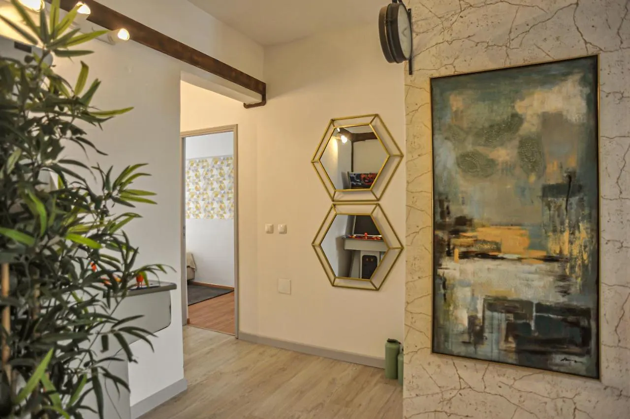 Guesthouse Marques De Pombal - 8 Bedroom Apartment Lisboa