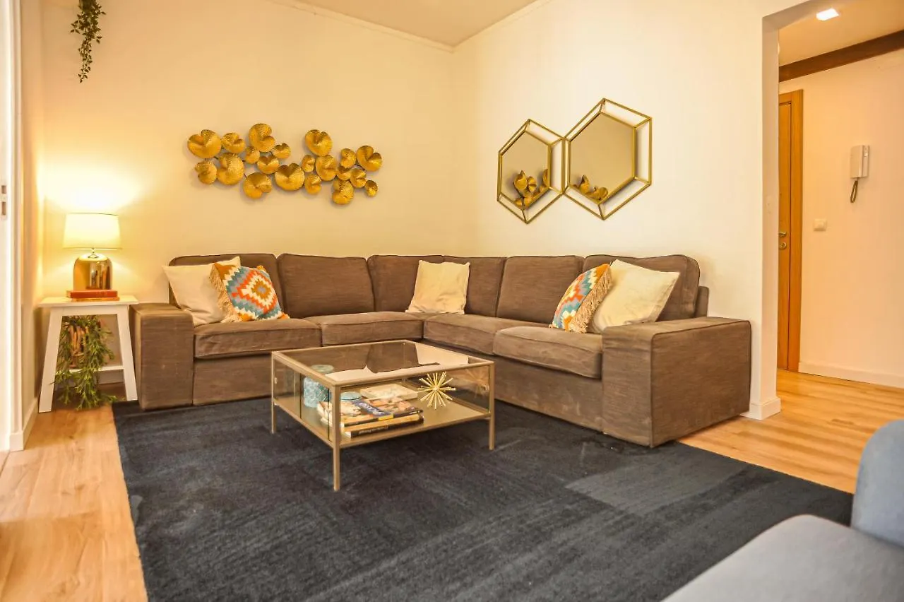 Guesthouse Marques De Pombal - 8 Bedroom Apartment Lisboa 0*,  Portugal