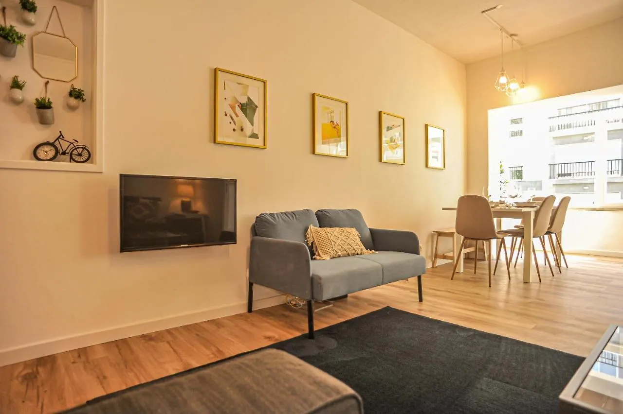 Guesthouse Marques De Pombal - 8 Bedroom Apartment Lisboa Casa de hóspedes