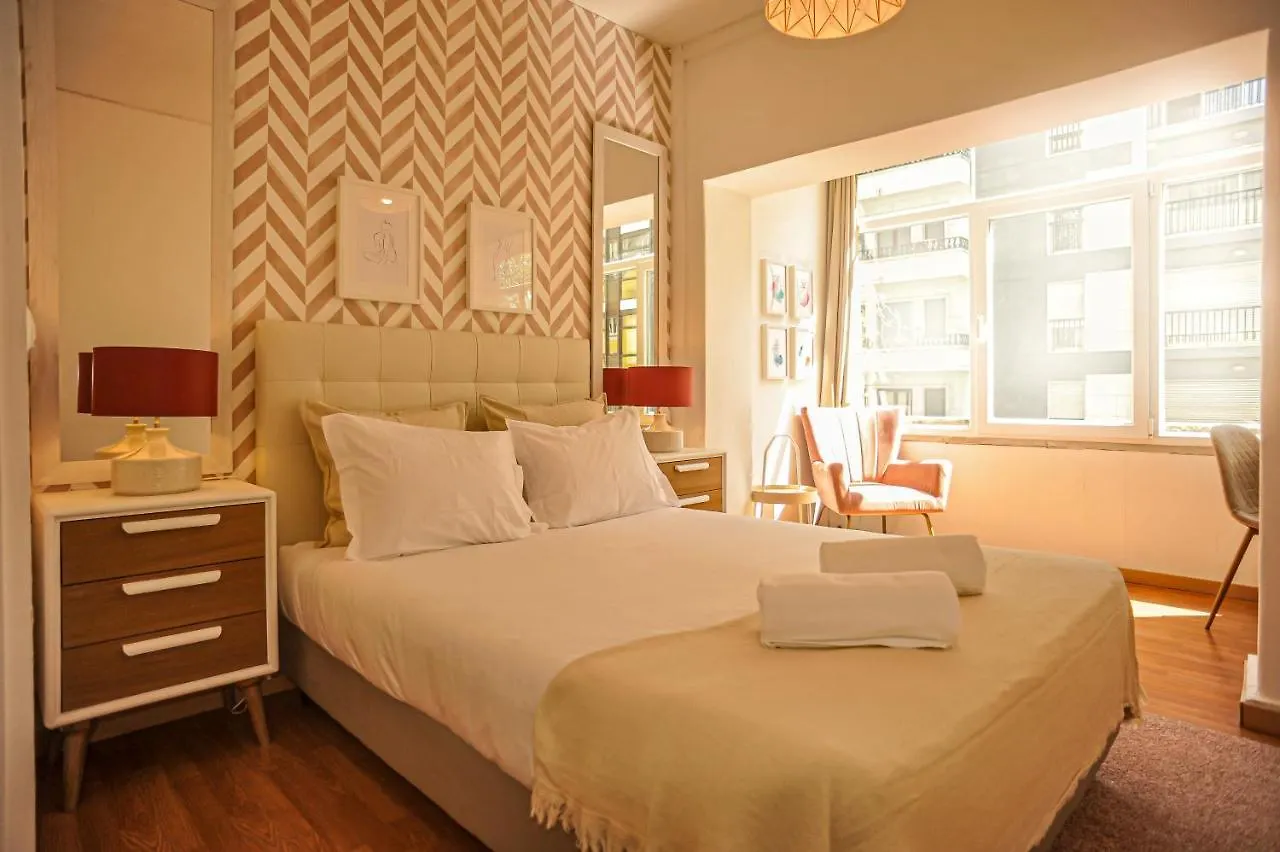 Casa de hóspedes Guesthouse Marques De Pombal - 8 Bedroom Apartment Lisboa