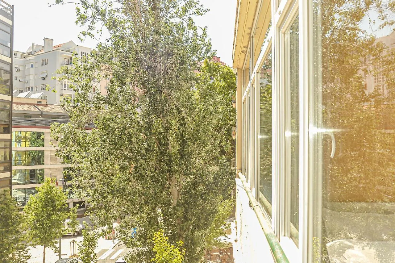 Guesthouse Marques De Pombal - 8 Bedroom Apartment Lisboa Casa de hóspedes