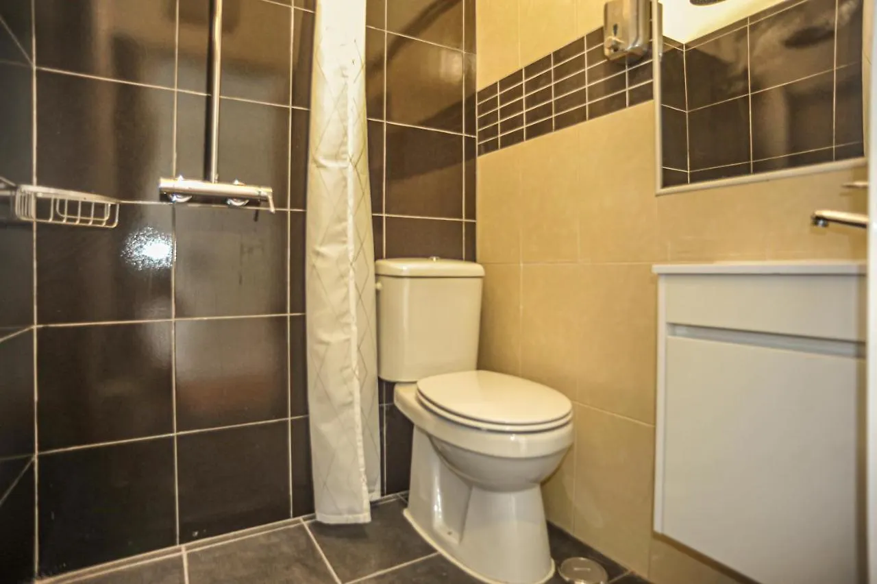 Guesthouse Marques De Pombal - 8 Bedroom Apartment Lisboa Casa de hóspedes