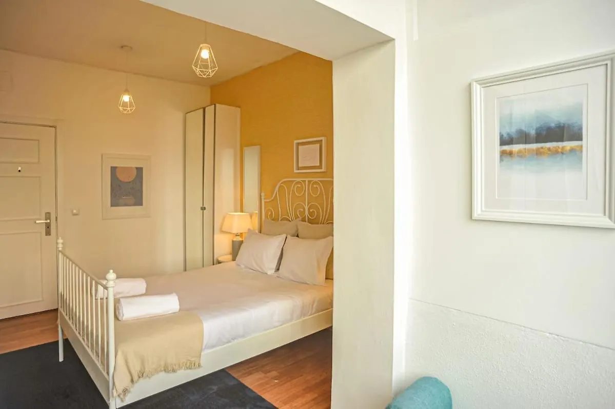 Casa de hóspedes Guesthouse Marques De Pombal - 8 Bedroom Apartment Lisboa