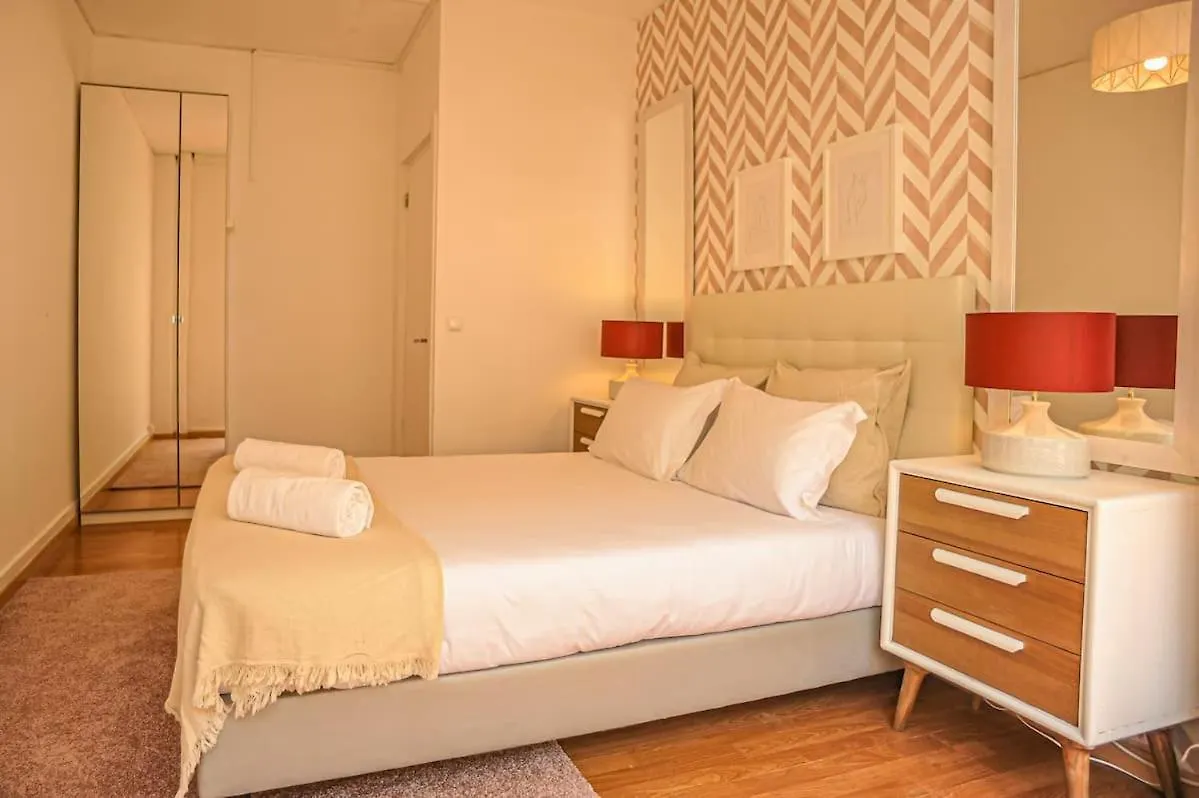 Guesthouse Marques De Pombal - 8 Bedroom Apartment Lisboa Casa de hóspedes